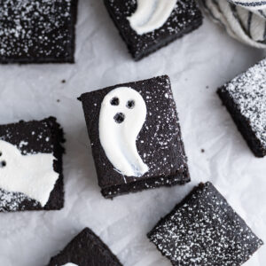 Halloween brownies decorated with chocolate ghosts