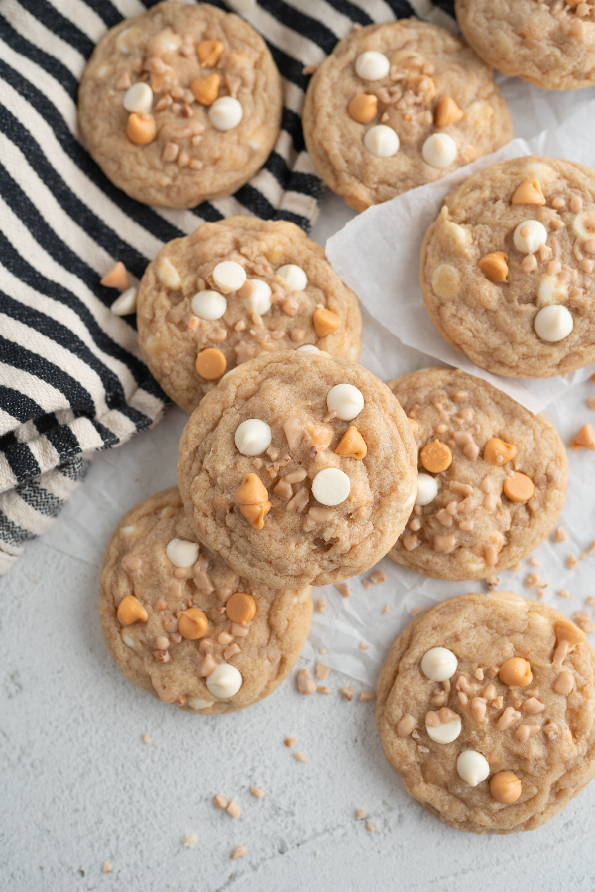 A pile of butterbeer cookies on the counter. 